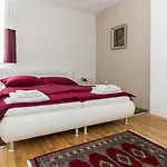 E&e Apartment